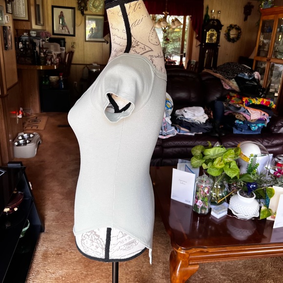 Woman’s gaze light green bodysuit - Picture 12 of 16